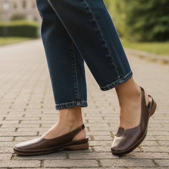 CLARKS Vintage Y2K Brown Leather Slingback Flats 11 Gum Rubber Soles Low Wedge - Picture 1 of 16